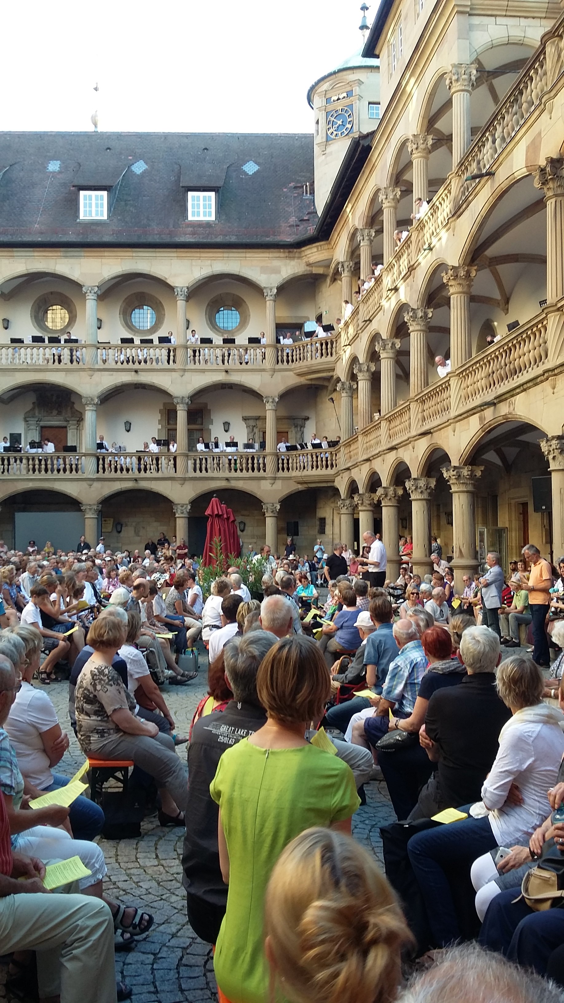 Sommerstimmung beim Konzert im Hof des Alten Schlosses