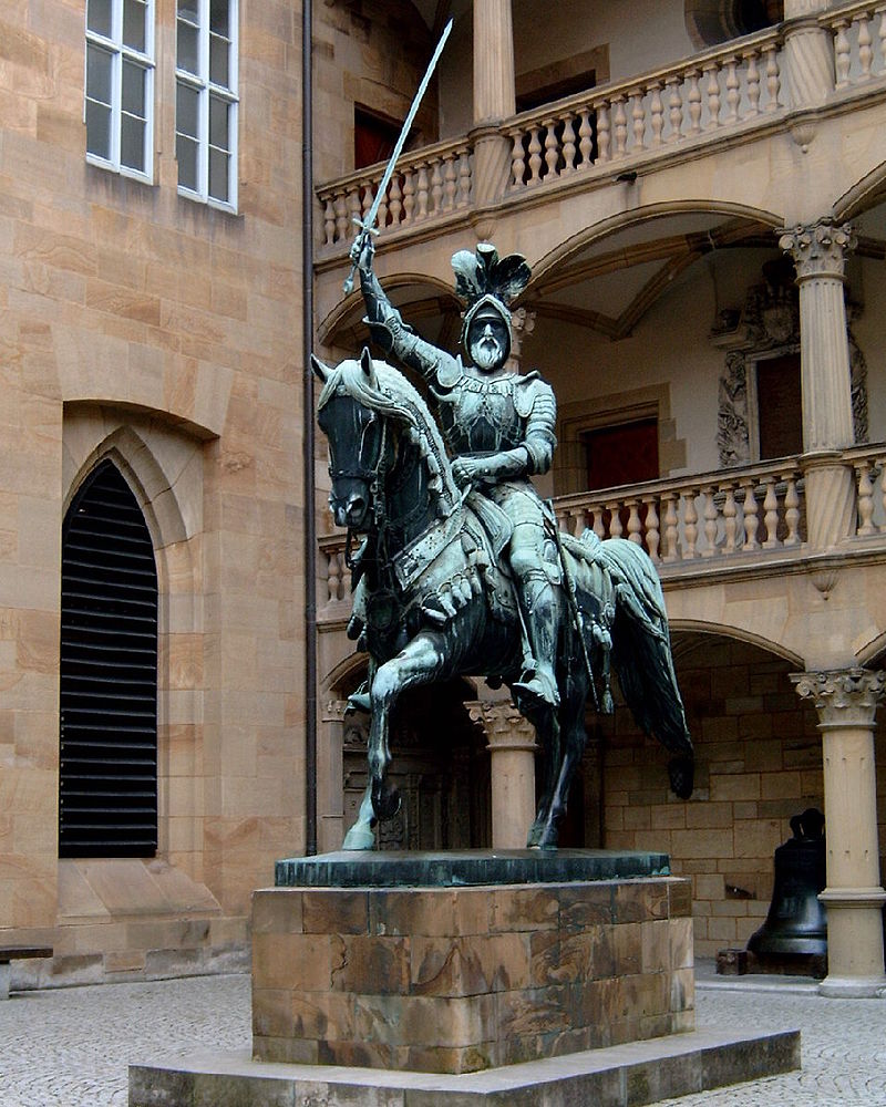 Das Reiterstandbild von Eberhard I von Württemberg im Hof des Alten Schlosses